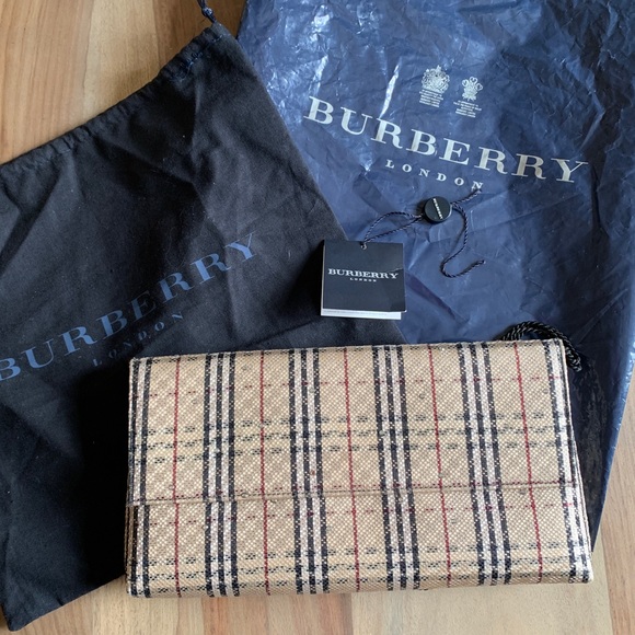 Burberry Handbags - Burberry Baguette/clutch